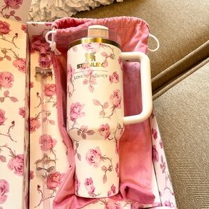 NWT / NIB Stanley x LoveShackFancy Pink Rose Floral Limited Edition, Gift Box